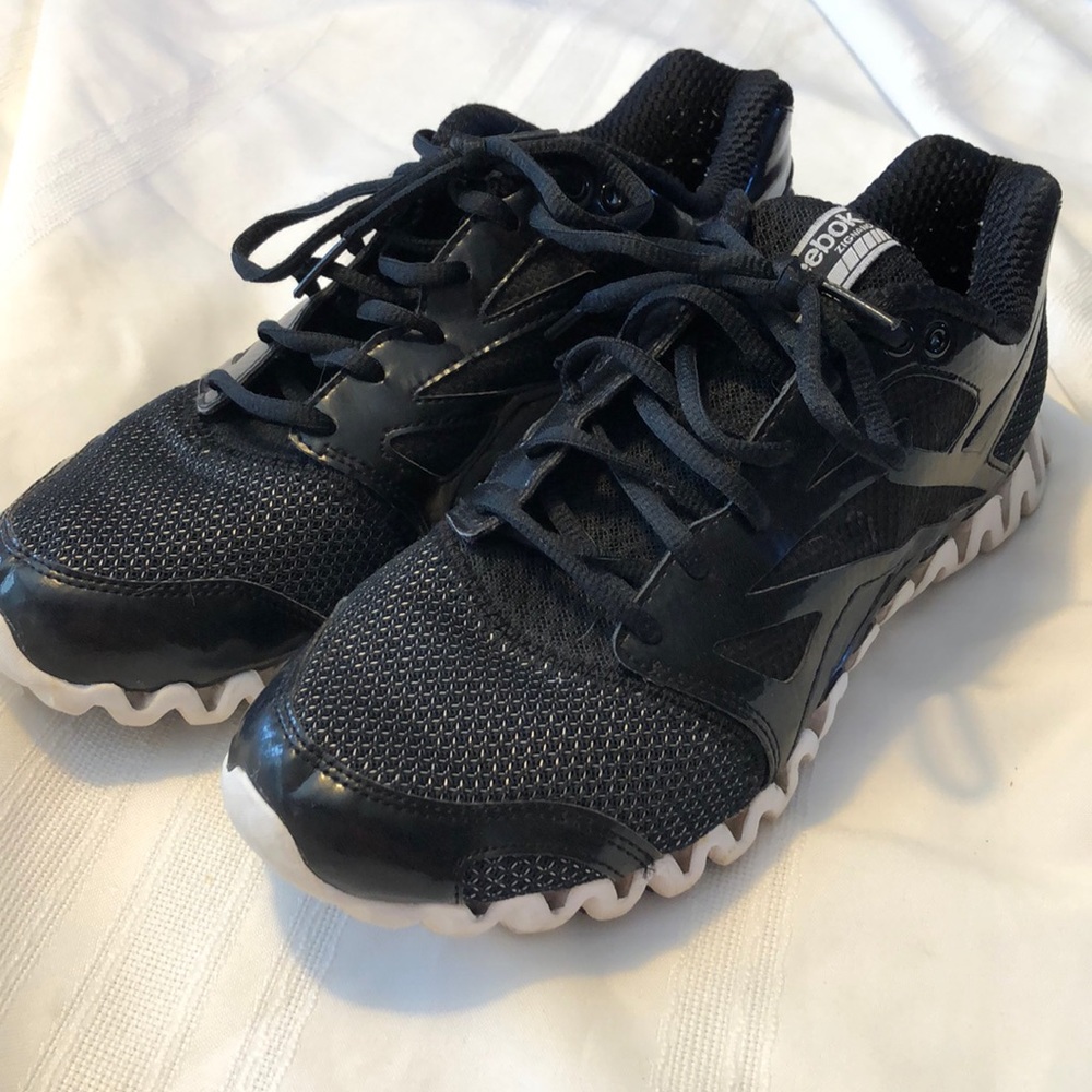 REEBOK size 10 Men's black white ZIGNANO sneakers